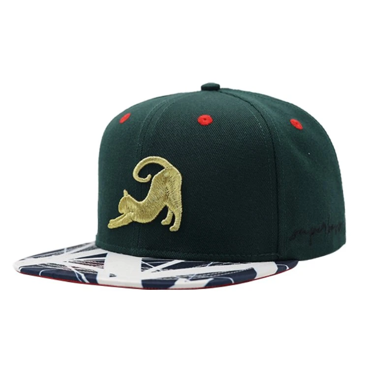 Metalinis siuvinėjimas Snapback dangteliu